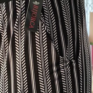 Flattering flowing palazzo pants in black white slimming strip